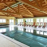 Holiday Homes In 384 *