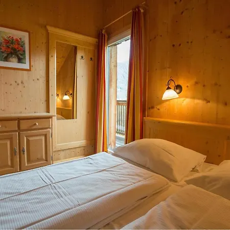 Holiday Homes In 384 *