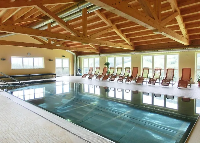 Holiday Homes In 384 *