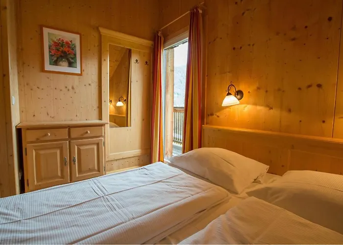 Holiday Homes In 384 *